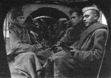 6.Десантники в отсеке БДП-2 на испытаниях. Зима 1941-1942 гг.