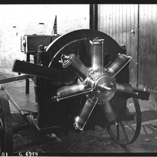 6.Двигатель Gnome 70 л.с. на стенде. 1910 г.