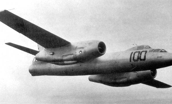 6.Ил-28У в полете.