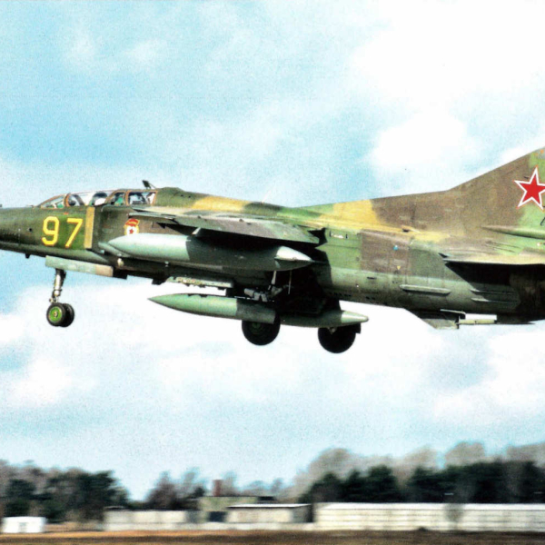 6.МиГ-23УБ на взлете.