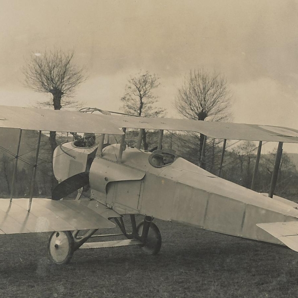 6.SPAD SA.2 французских ВВС на полевом аэродроме. 1915 г.
