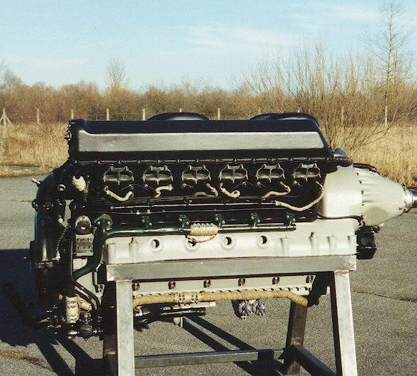 6.Восстановленный двигатель АМ-42.