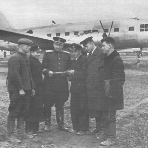 7.Ил-12 в аэропорту Елизово. Камчатка 1947 г.
