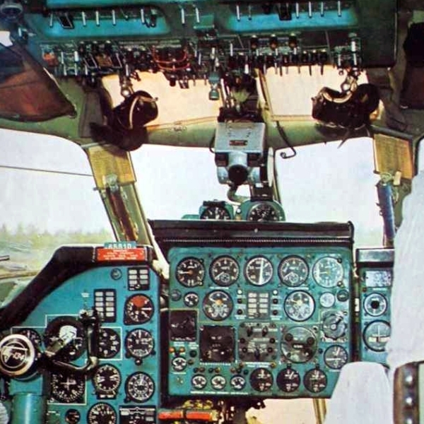 7.Кабина пилотов на Ту-134.