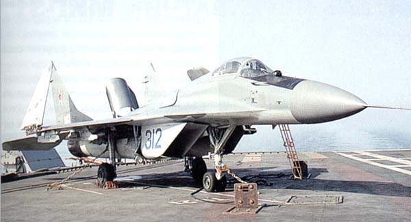 7.МиГ-29К на палубной стоянке.