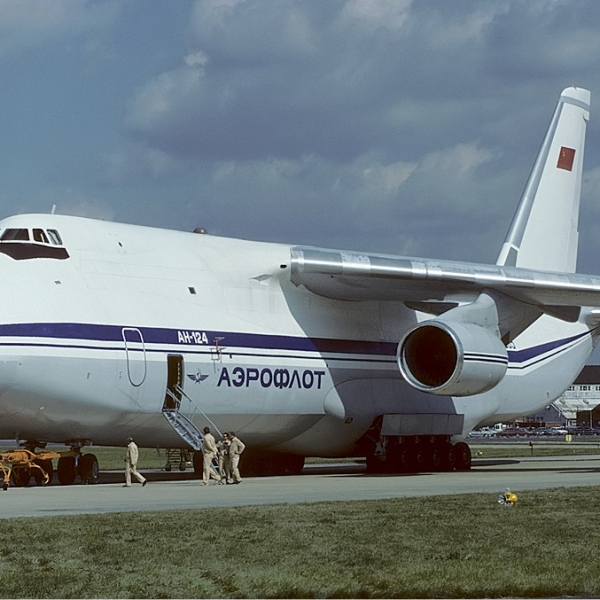 8.Ан-124 на стоянке.