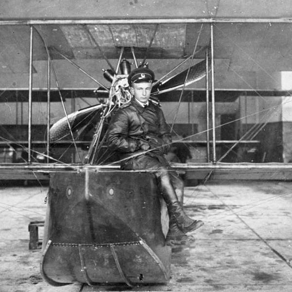 8.Мичман Корольков на гидросамолете FBA Type С. База морской авиации на о.Эзель, 1916 г.