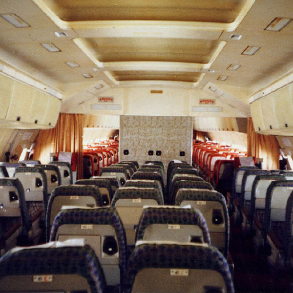 8.Пассажирский салон Ил-86.