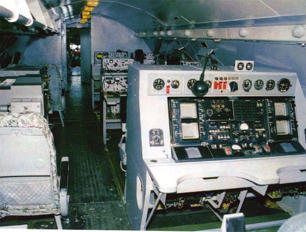 8.Рабочие места операторов на Ил-20М.