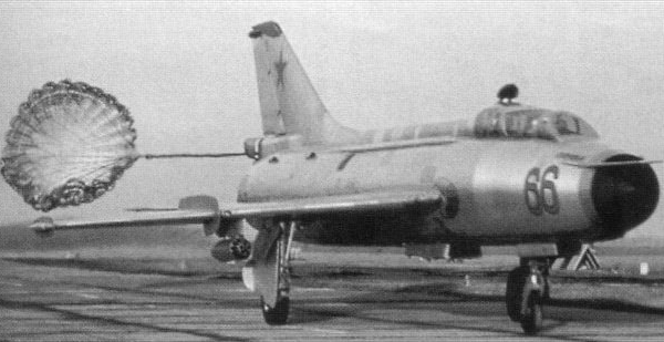 8.Су-7У после посадки.