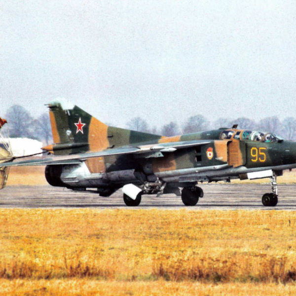 9.МиГ-23УБ после посадки.