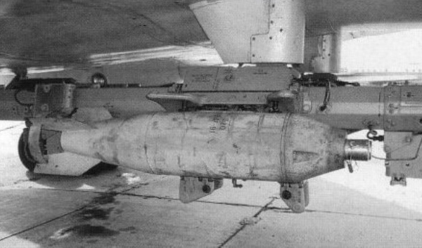 9.Практические бомбы под фюзеляжем Ту-134Ш