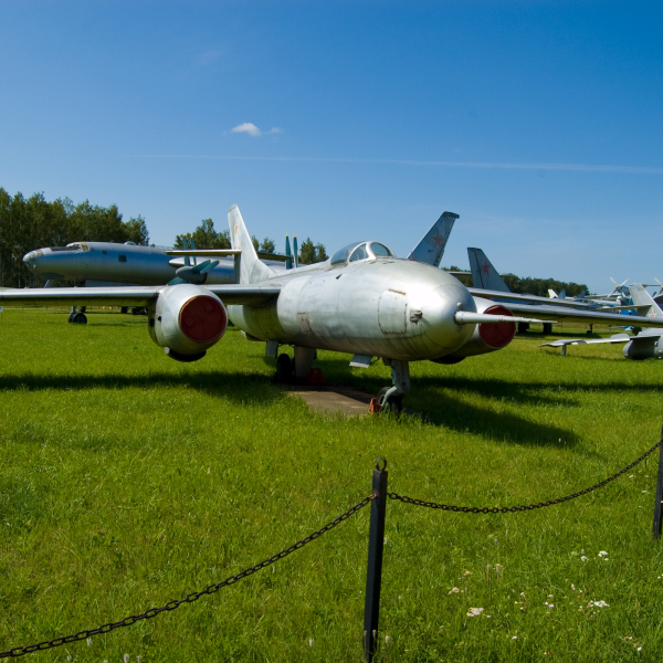 9.Як-25РВ в экспозиции Монинского музея ВВС.