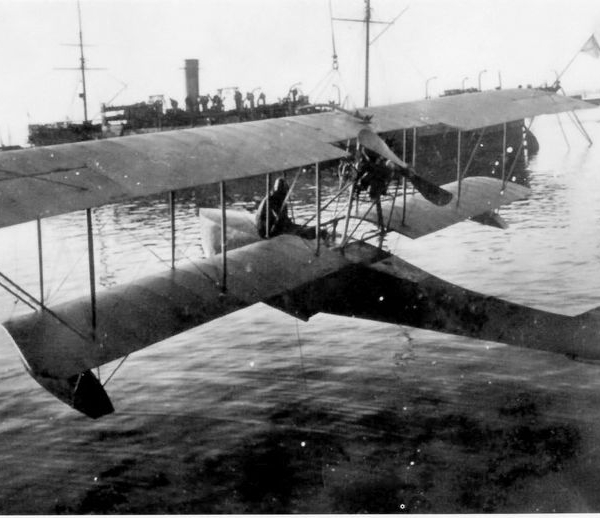 9а.Спуск на воду летающей лодки FBA Type С с борта гидрокрейсера Орлица. Балтийский флот, 1915 г.