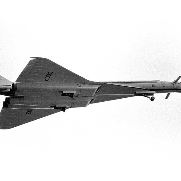 9б.Ту-144 на взлете.