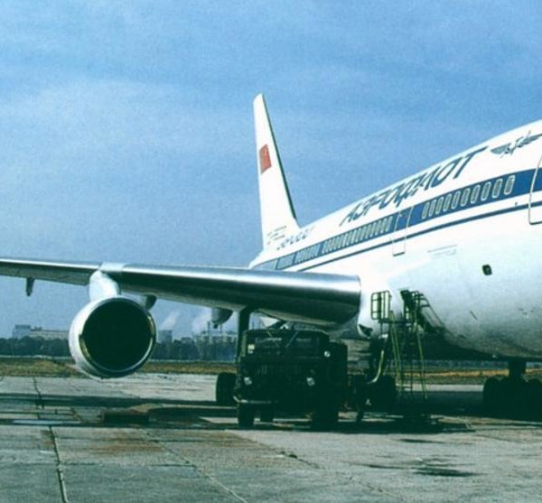 Первый Ил-96 готовится к первому полету. Москва Ходынское поле. 1988 год.