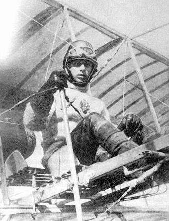 1.А.Н.Прокофьев-Северский во время обучения в Гатчинской авиашколе. Весна 1915 г.