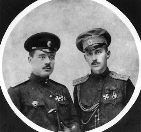 1.Летчик подпоручик Иванов (слева) и лет-наблюдатель поручик Алексеев.