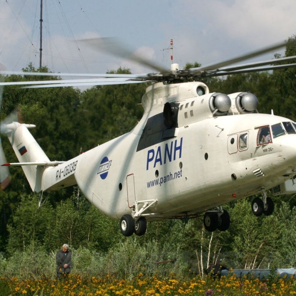 1.Ми-26Т на испытаниях водосливного устройства ВСУ-15 разработки НПК ПАНХ.
