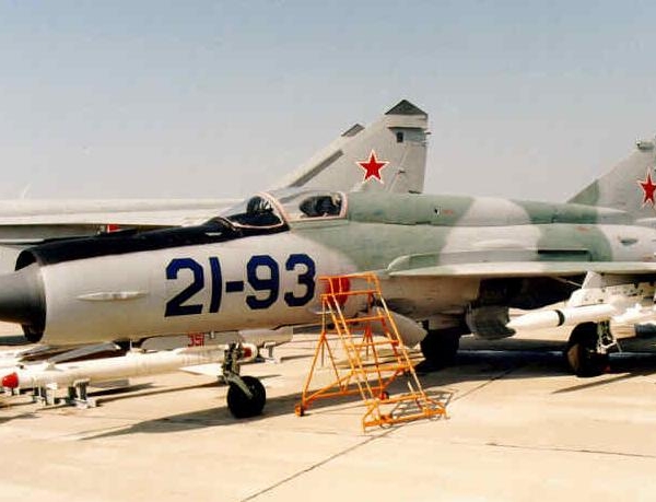 1.Модернизированный самолет МиГ-21-93.