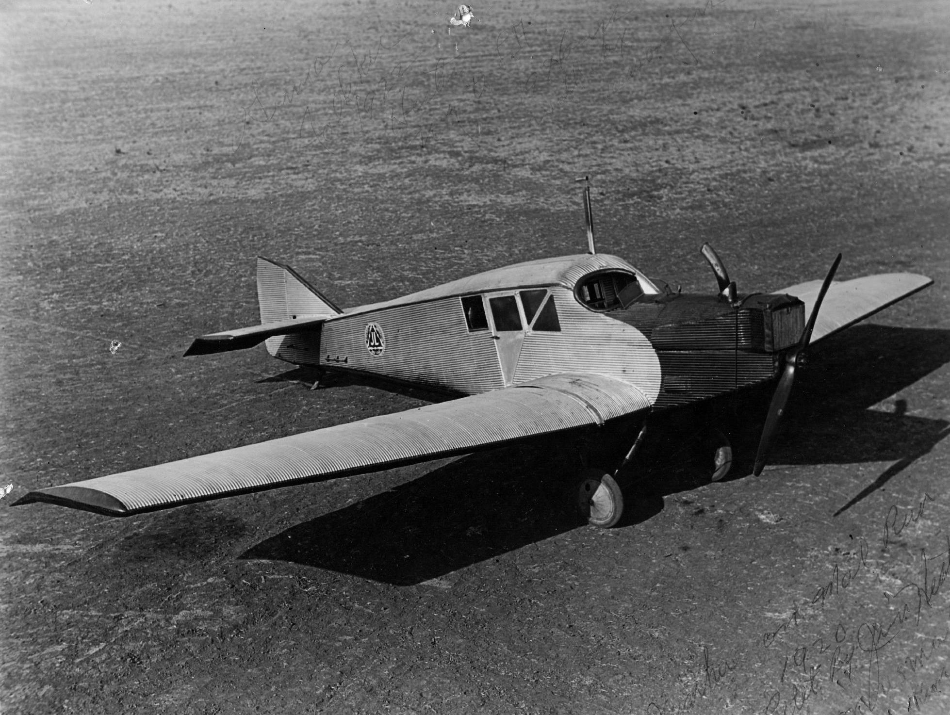 1.Passazhirskij-samolet-Junkers-F-13..jp