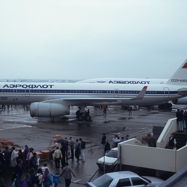 1.Первый экземпляр Ту-204 на авиасалоне в Ле-Бурже. 1989 г.