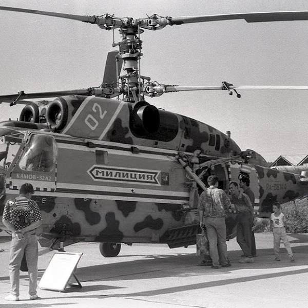1.Вертолет Ка-32А2 на стоянке авиасалона.