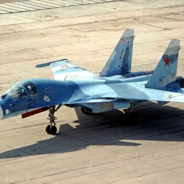 10а.Су-33КУБ на рулежке.