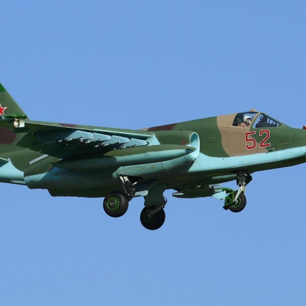 14.Су-25СМ заходит на посадку.