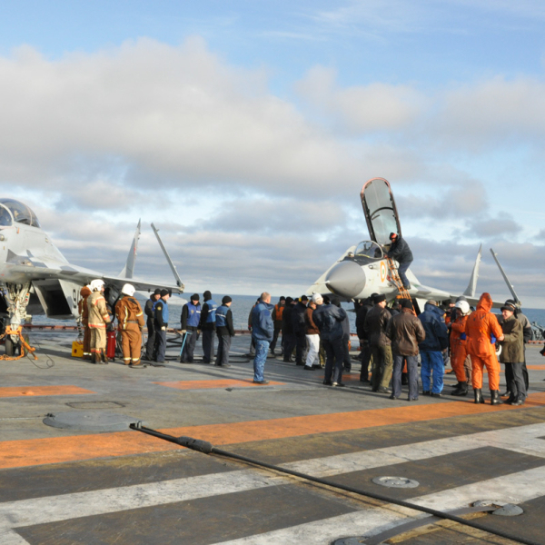 1а.Истребители МиГ-29КУБ на палубе.