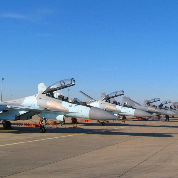 2.Истребители Су-30МКА ВВС Алжира на стоянках.
