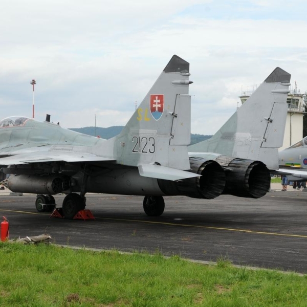 2.МиГ-29СД ВВС Словакии на стоянке.