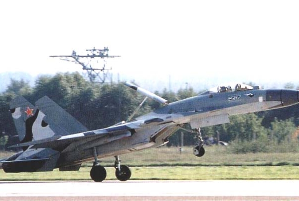 2.Опытный Су-30КИ на взлете.