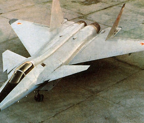 2.Опытный истребитель МиГ-1.44 (МФИ)