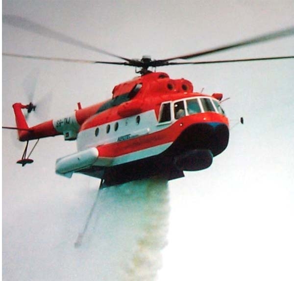 2.Пожарный вертолет Ми-14ПЖ . Сброс воды.