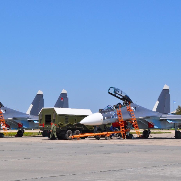 3.Истребители Су-30СМ на стоянках.