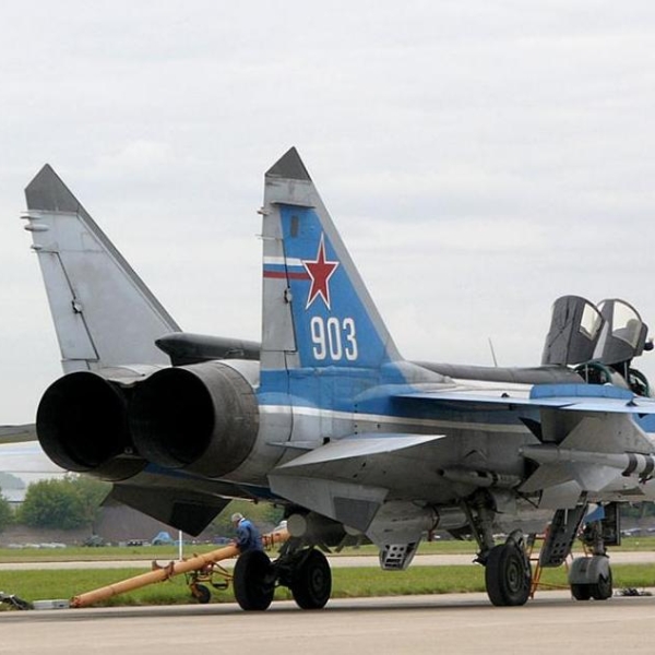 3.МиГ-31Э на стоянке.