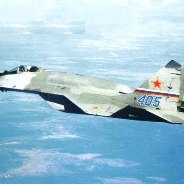 3.Опытный МиГ-29СМ в полете.