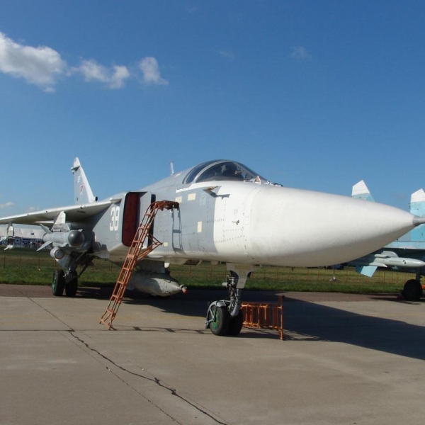 3.Су-24М2 на авиавыставке МАКС-2001.