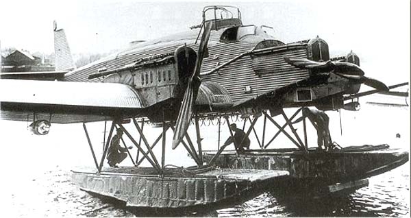 3г.ЮГ-1 на поплавках.
