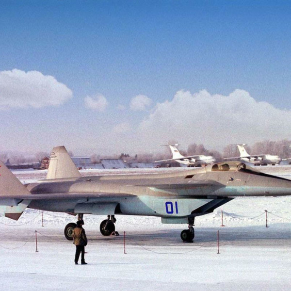 4.МиГ-1.44 (МФИ) на стоянке