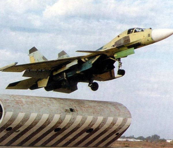 5а.Су-33КУБ взлетает с комплекса НИТКА.