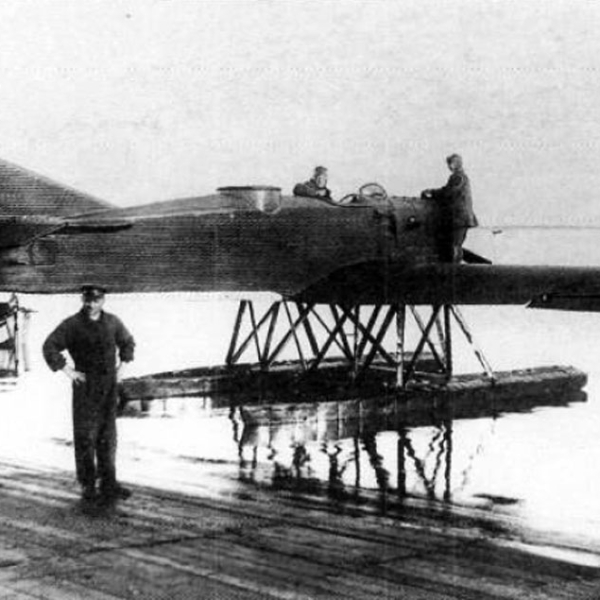 6.Самолет-разведчик Ю-20.