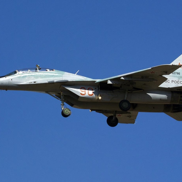 7.МиГ-29УБ заходит на посадку.