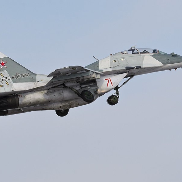 7.МиГ-29УБТ после взлета.