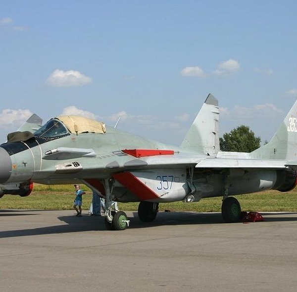 7.Опытный МиГ-29 № 4808 (бортовой № 357, выставочный № 353).