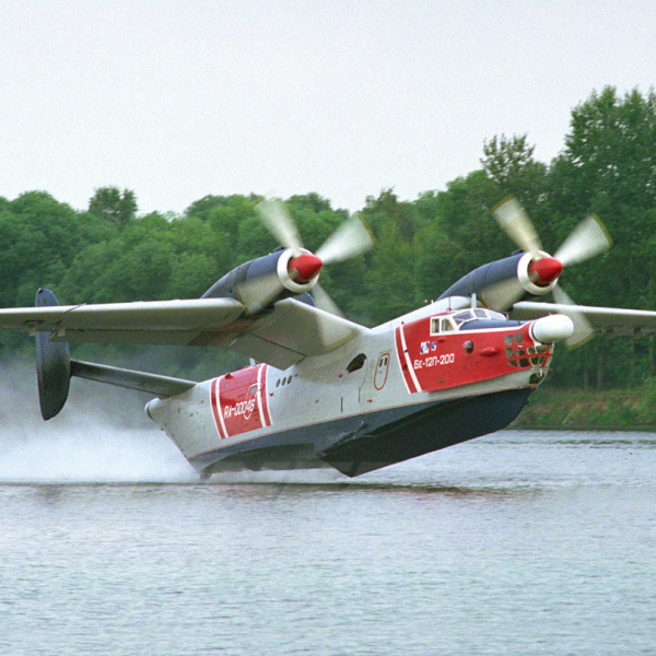 7.Взлет с воды Бе-12П-200.