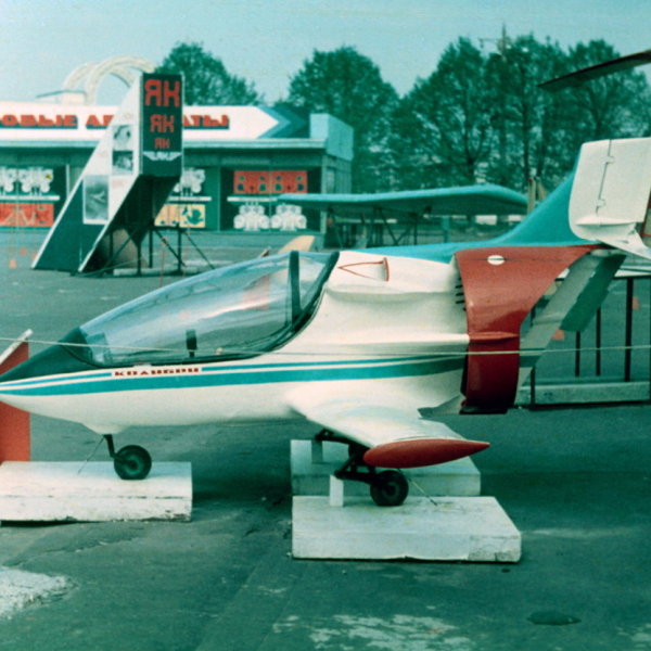 8.Самолет Колибри (моноплан) на выставке НТТМ-82 в Москве.