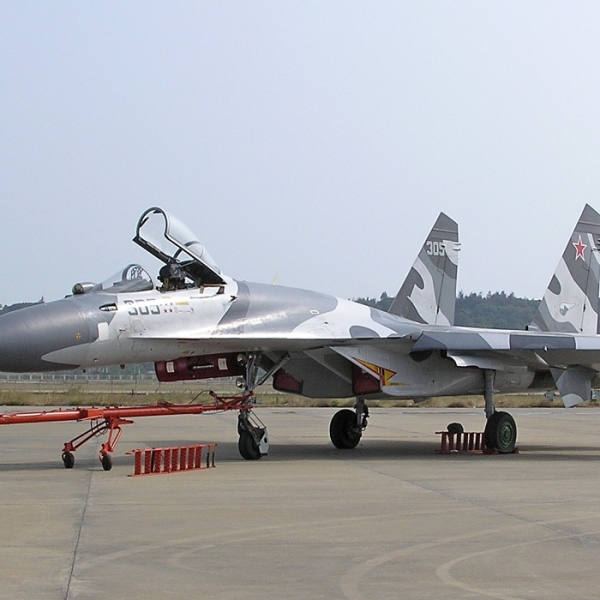 8.Су-27СМК на стоянке.