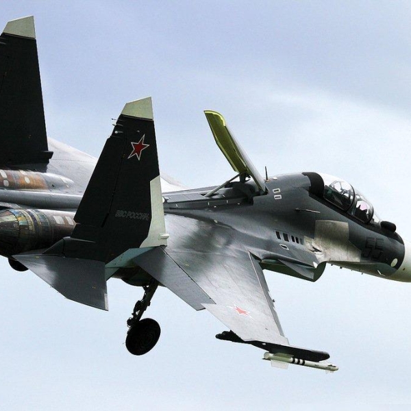8.Су-30СМ ВВС России заходит на посадку.